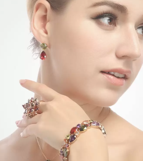 Radiant Gold-Plated Metal Bracelet ✨ - Image 3